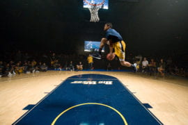 Will Davis II slam-dunking