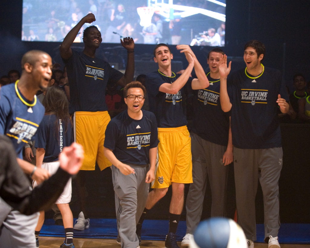 Men's Basketball team cheering during 3 point contest