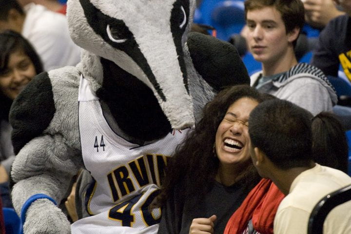 Peter the Anteater giving students a hug