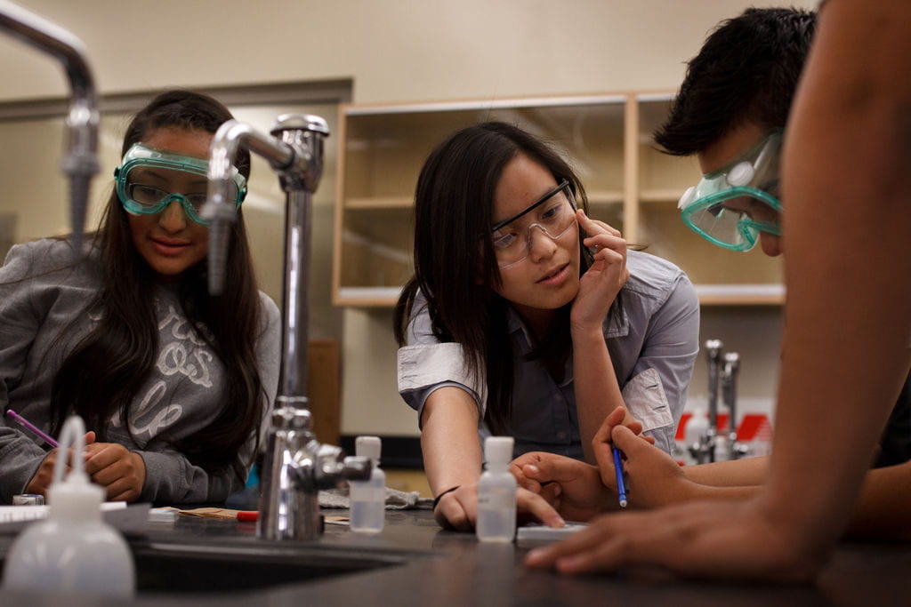 Khanh Tran helps chemistry lab students