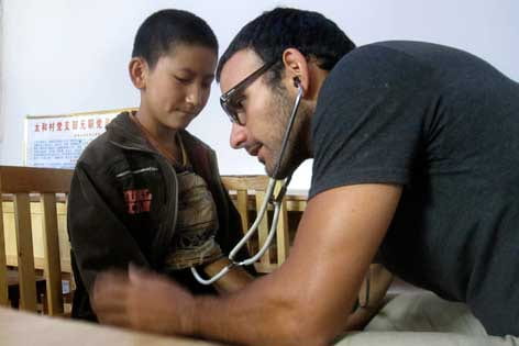 Benji Zachariah screens a child for heart disease in China's Yunnan province