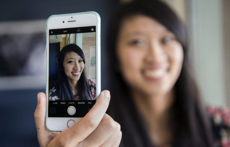 Teens post online content to appear interesting, popular and attractive, UCI study finds