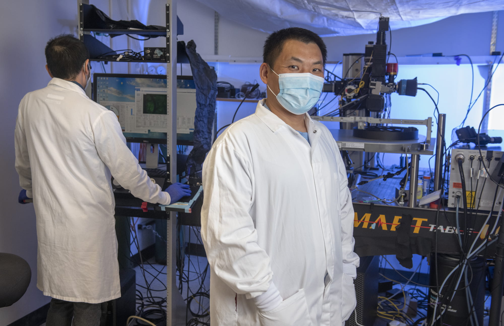 Xiangmin Xu, director of UCI’s Center for Neural Circuit Mapping in his lab