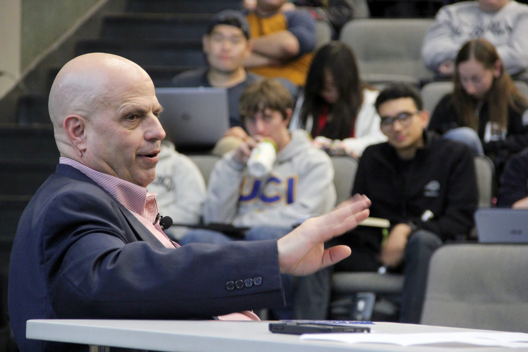 UCI alum Vincent Steckler speaking to student in a lecture hall.
