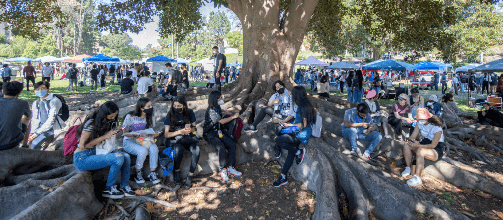 Students gather around Aldrich park on first day of classes, Sept. 2021